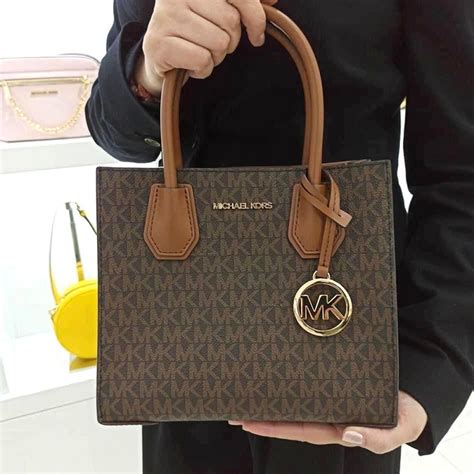 mua túi xách michael kors chính hãng ở đâu|túi michael kors giả.